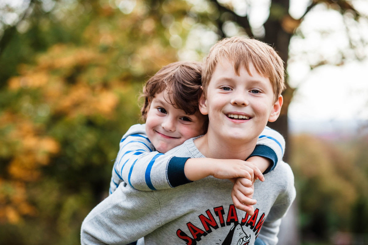 Toddler Has Special Message for Big Brother Before School - WeHaveKids News