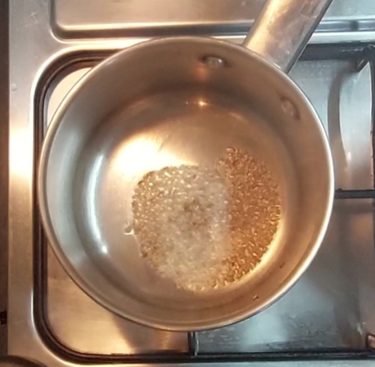 In a pan, heat 1 teaspoon oil and splutter 1/2 teaspoon cumin seeds.