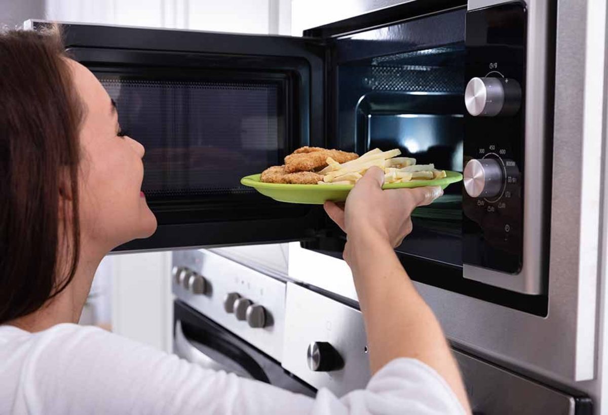 13 Foods That Turn Toxic When Eaten as Leftovers and Reheated in the Microwave!