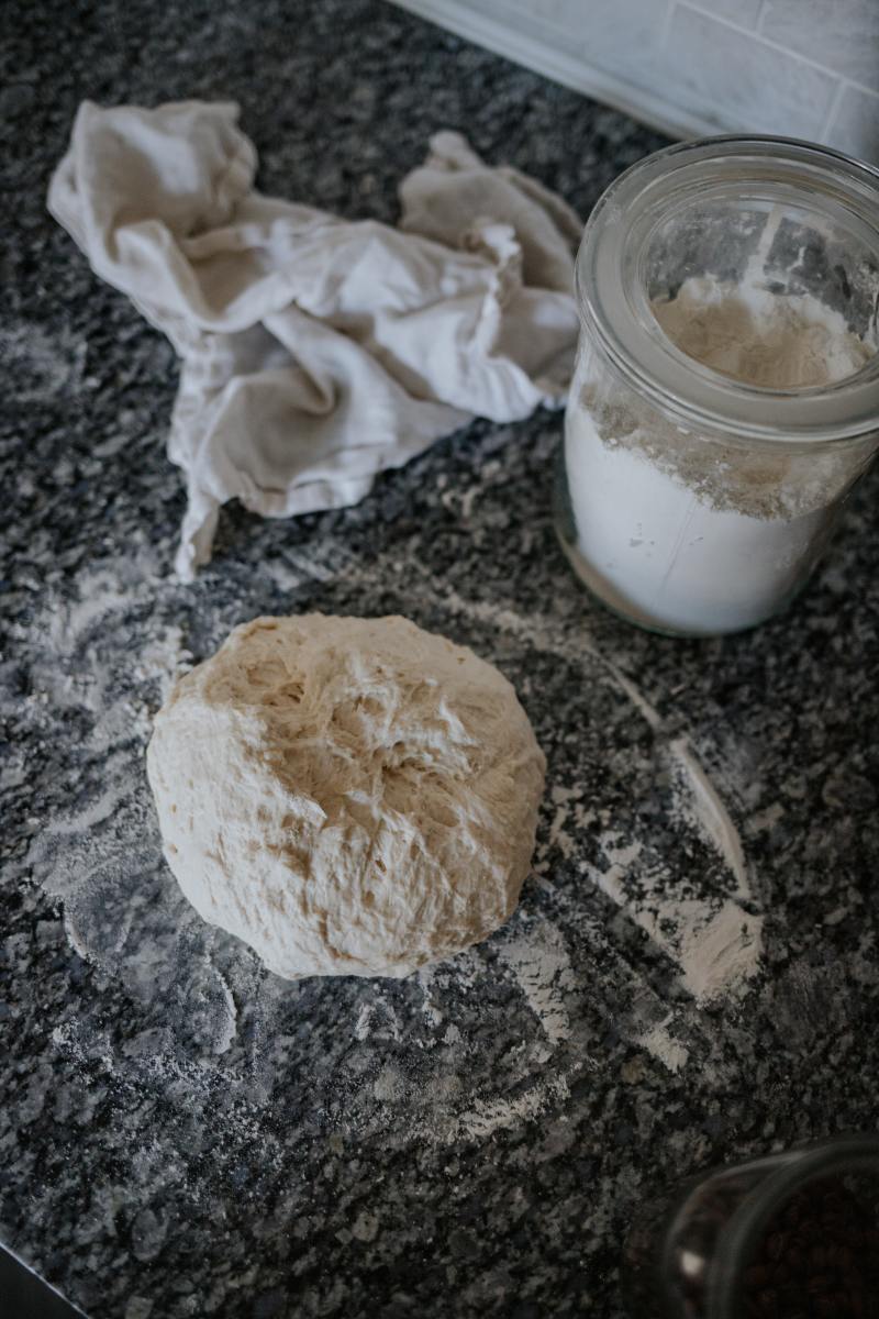 https://images.saymedia-content.com/.image/t_share/MTk0OTMxMjkwNDAyMjAyNzg2/making-your-first-sourdough-starter-bread-making-101.jpg