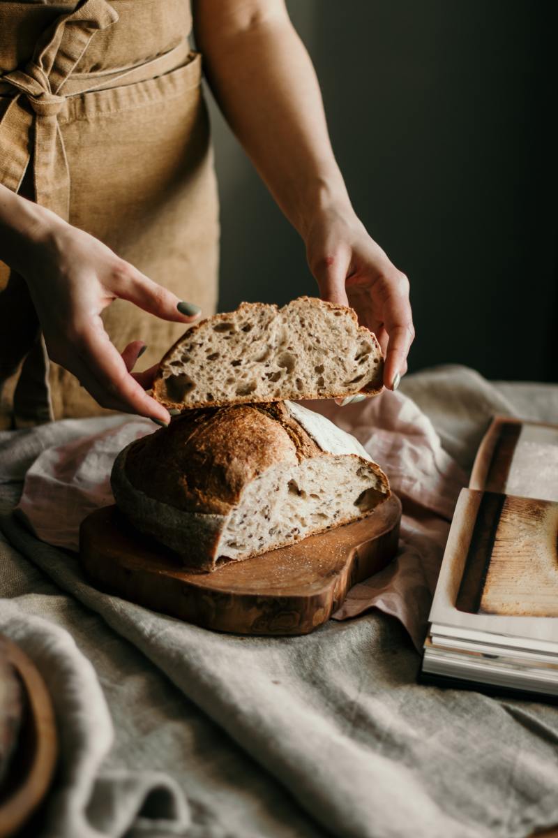 https://images.saymedia-content.com/.image/t_share/MTk0OTMxMzQzNTUyMzU3OTEy/making-your-first-sourdough-starter-bread-making-101.jpg