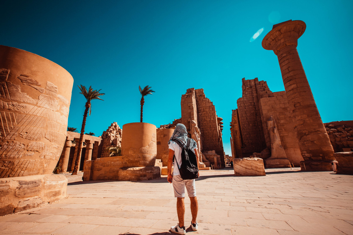 Tour Guide's Funny Prank on Unsuspecting Visitors in Egypt Is Perfect