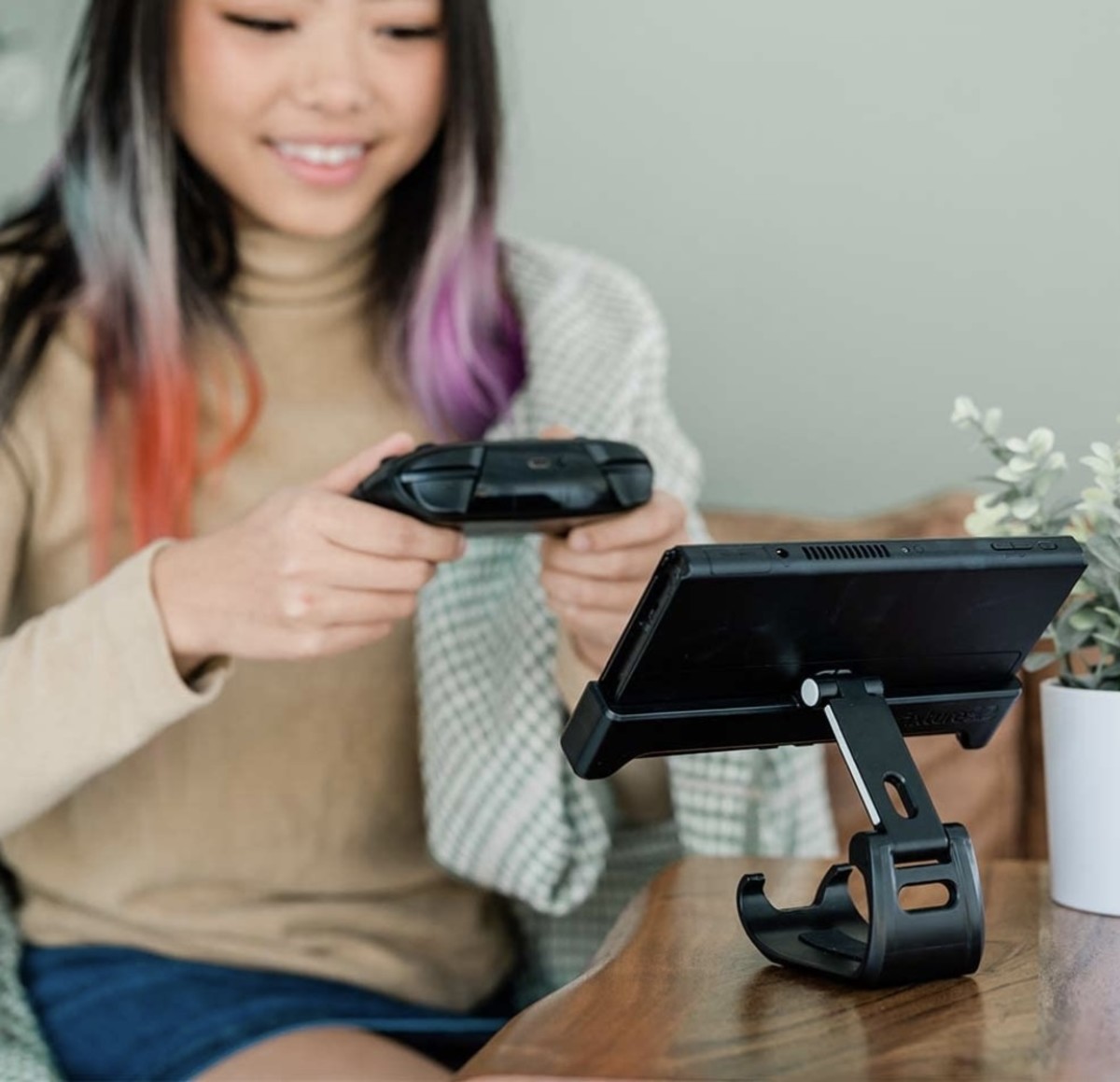 Fixture Gaming’s S2 Mount Makes For A Better Handheld Nintendo Switch OLED