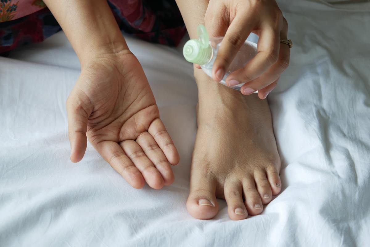 5 Helpful Ways to Care for Cracked Heels From Diabetes