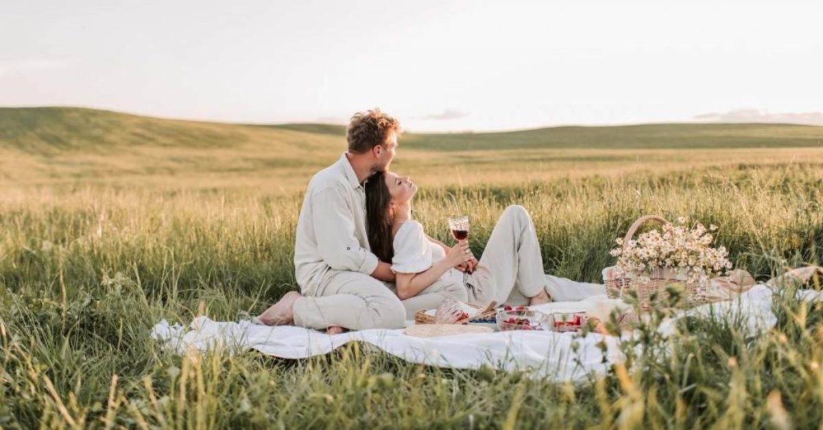 72 Best Picnic Food Ideas & How to Plan a Romantic Picnic Date PairedLife
