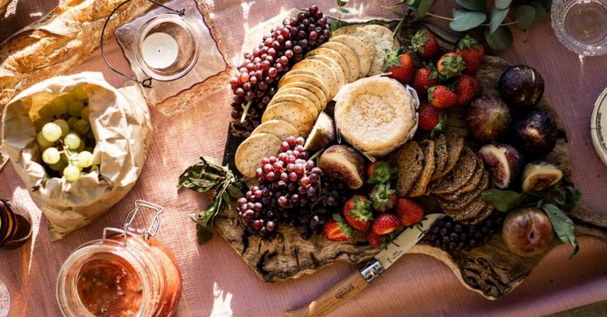 72 Best Picnic Food Ideas & How to Plan a Romantic Picnic Date PairedLife