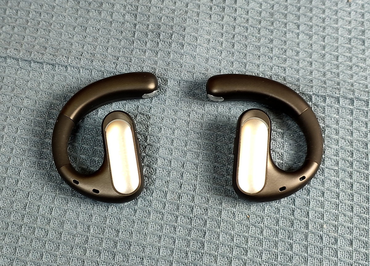The earbud's hooks can be bent slightly to allow a better fit to the wearer's ears