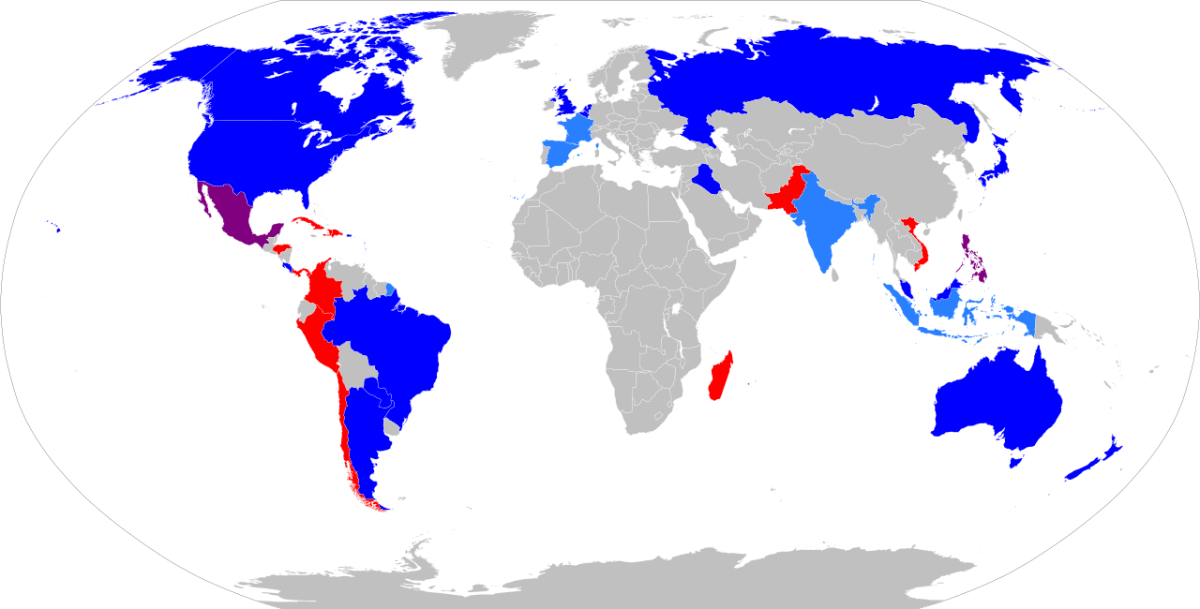 Red marks countries where cockfighting is legal and dark blue where it is not. Light blue and magenta indicate some bans. Grey means complex rules apply.