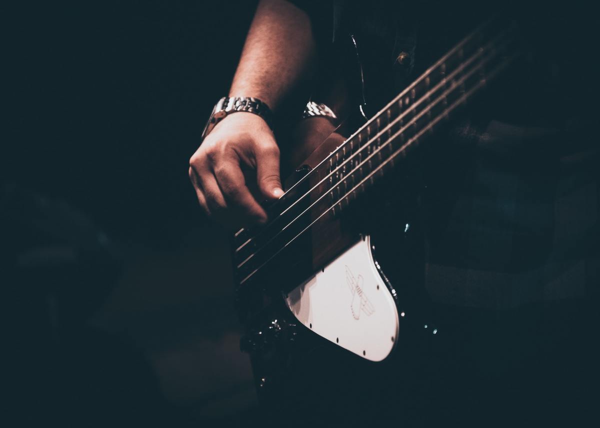 Should You Play Bass With a Pick or Your Fingers?