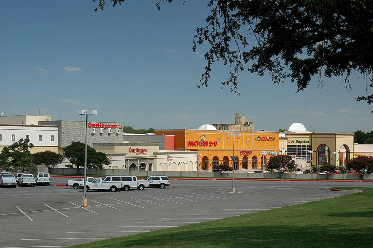 Seminary South Shopping Center in Fort Worth, Texas
