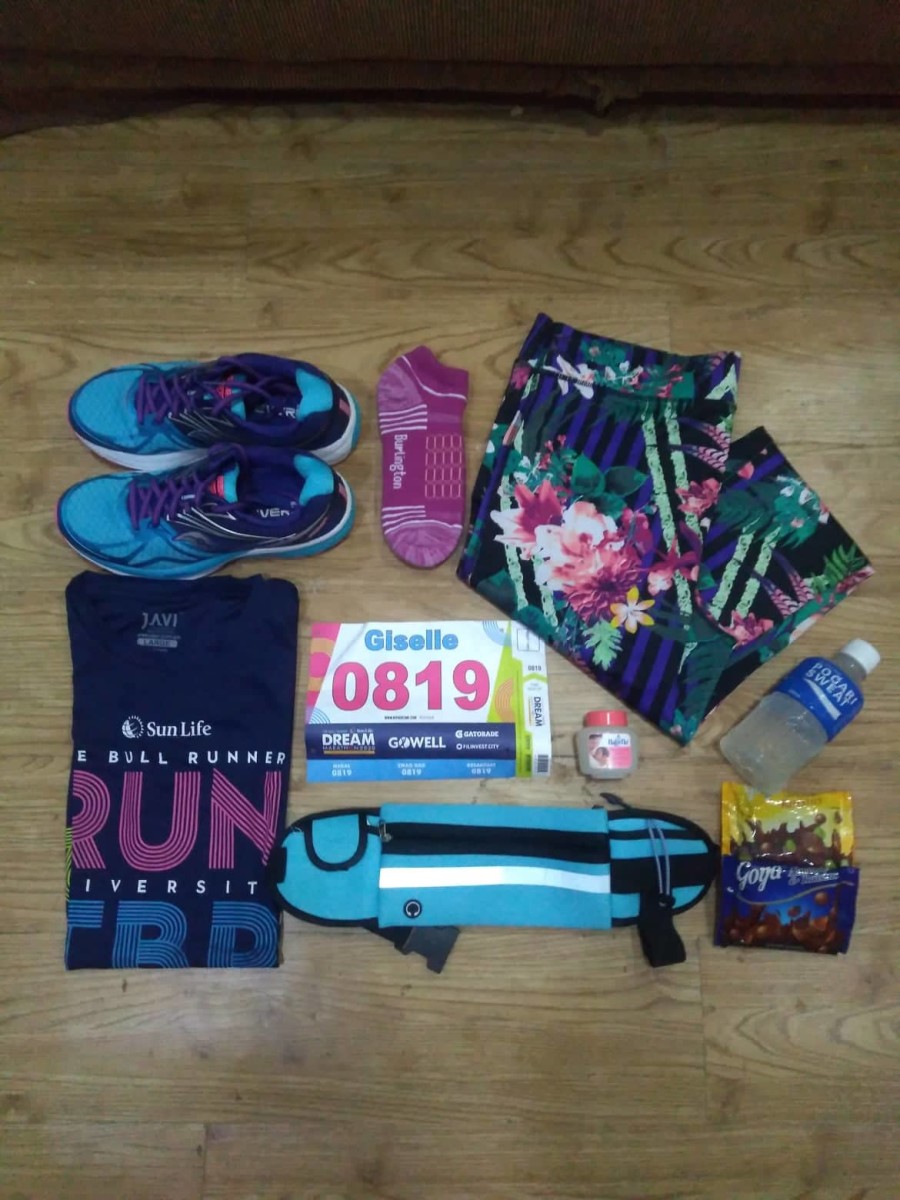Mandatory pre-race marathon OOTD (outfit of the day) flat lay
