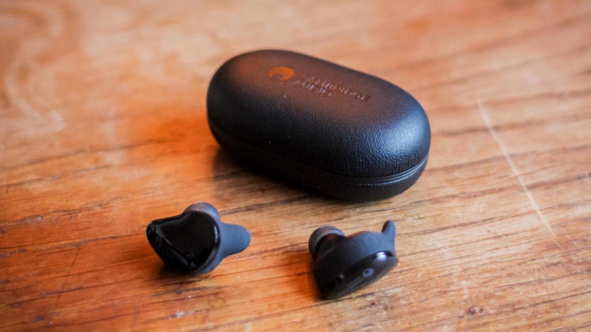 The Cambridge Melomania Touch earbuds
