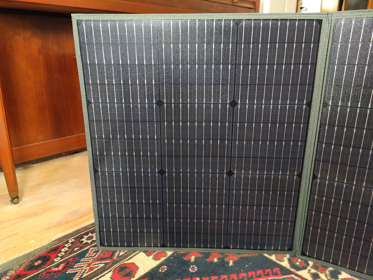 review-of-the-bluetti-pv200-200w-solar-panel