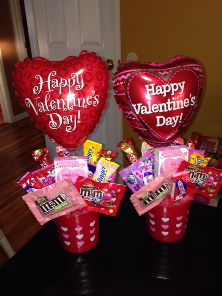 https://images.saymedia-content.com/.image/t_share/MTk1NDIwMzE5NDA1Mzg1NDYy/110-easy-valentines-crafts-kids-will-love-to-make.jpg