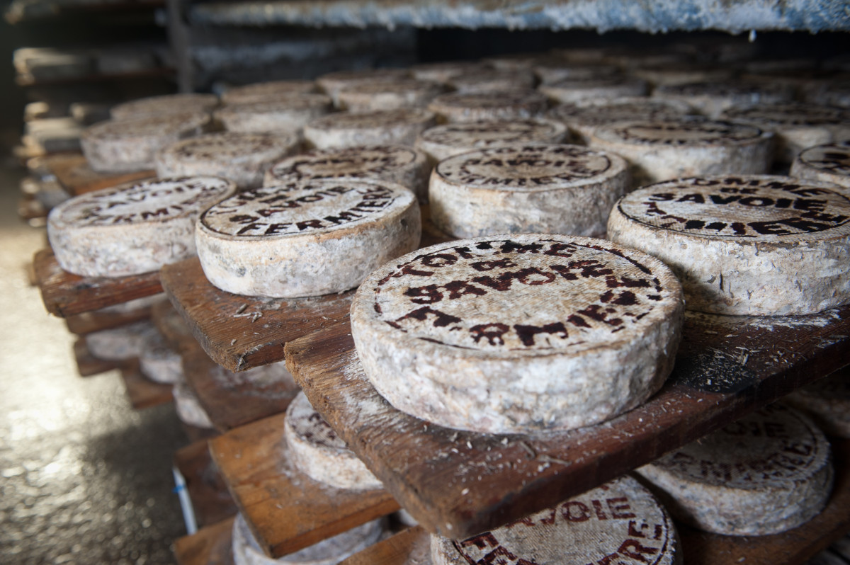 10 Amazing French Cheeses You Absolutely - Delishably