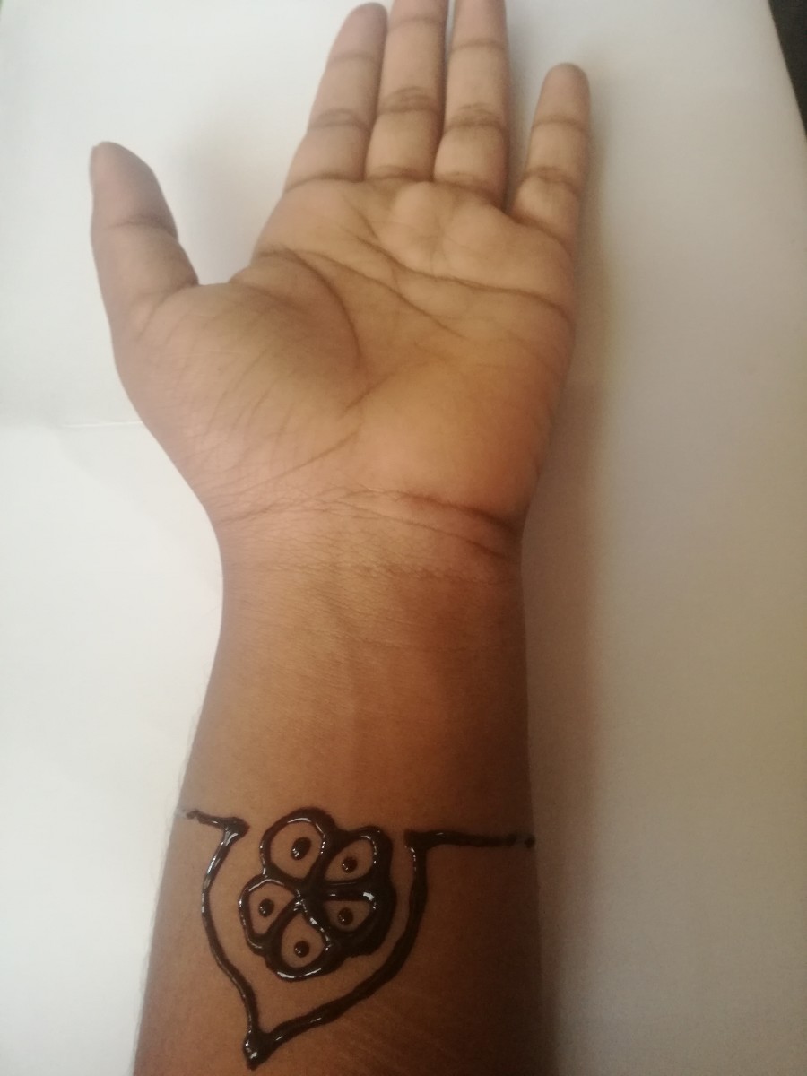 45 Simple Henna Tattoo Designs to Show Off in Warm Weather