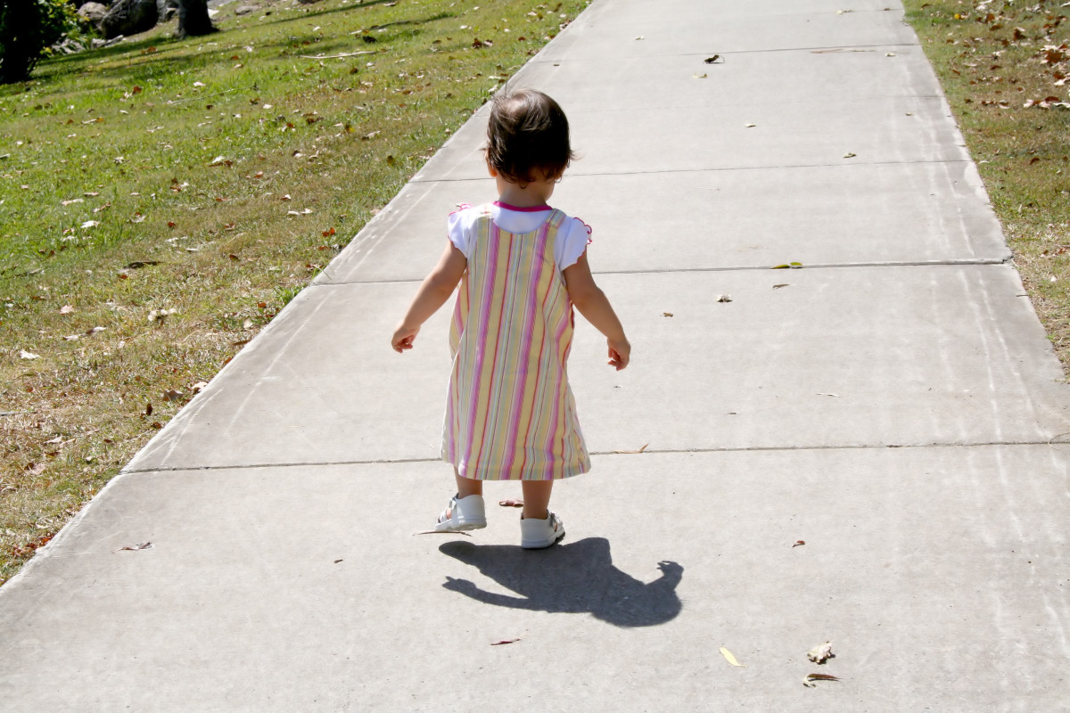 Toddler Who “Hates Walks” Changes Her Mind When She Gets Outside WeHaveKids News