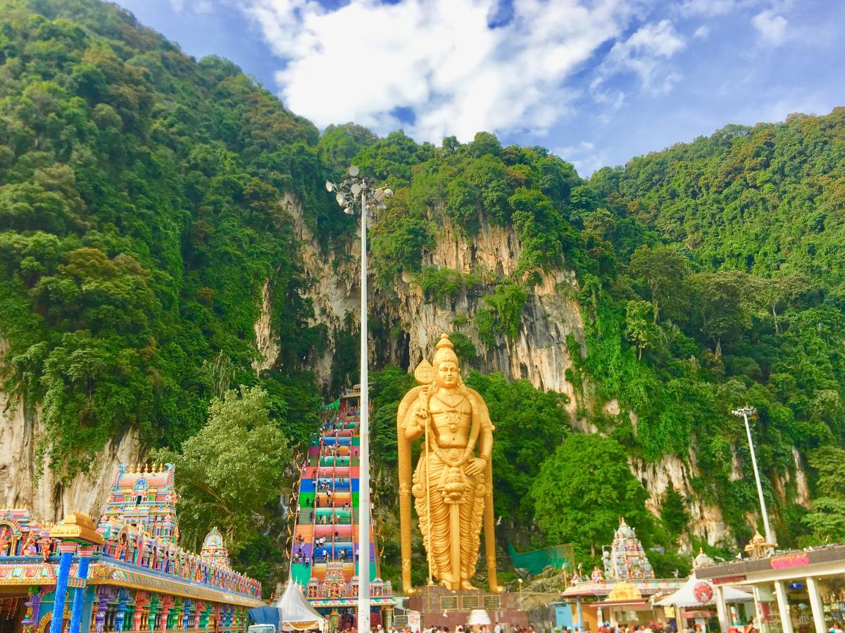 Explore the Malaysia's Mysterious Batu Cave and the Amazing Golden Statue