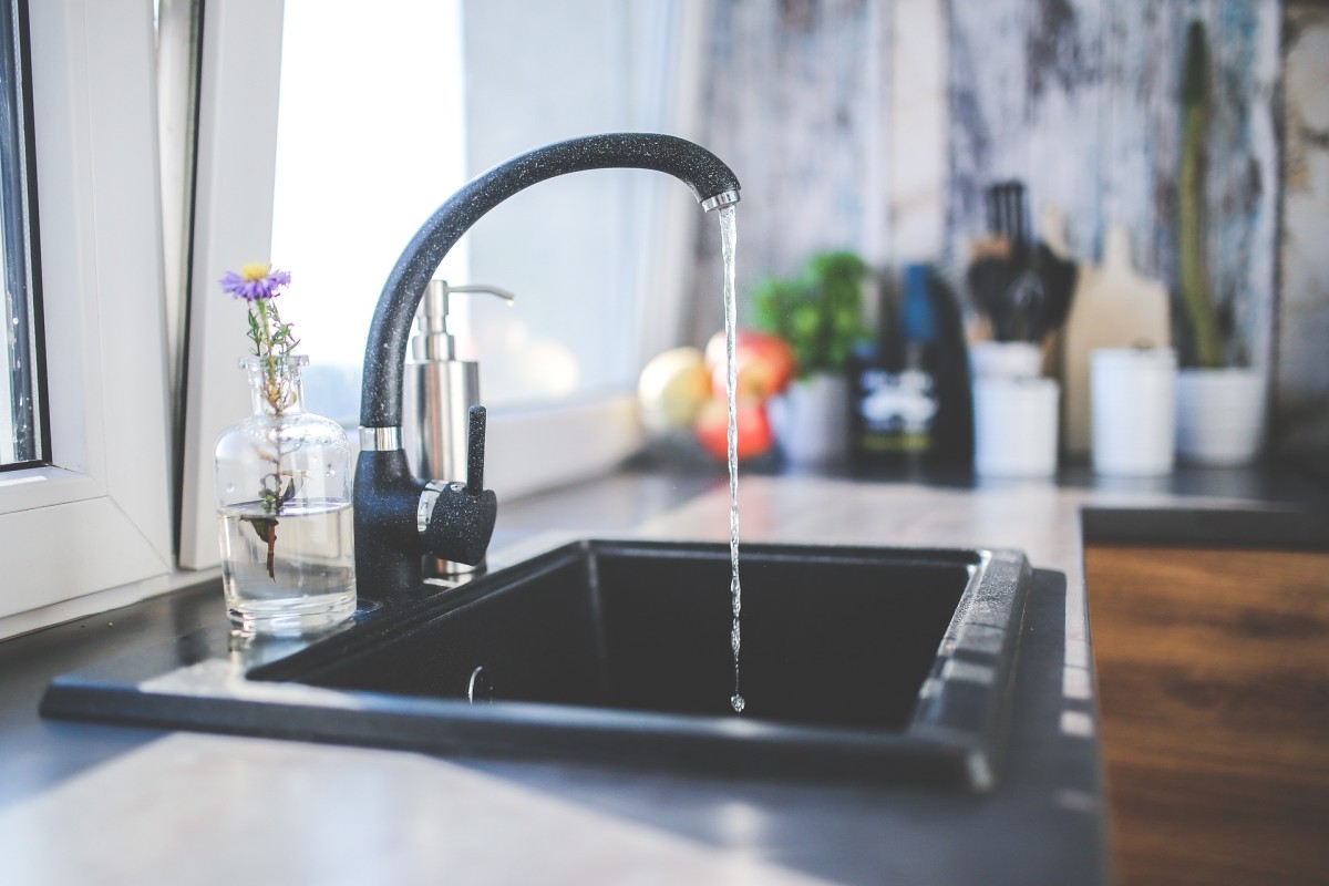 How to Replace a Kitchen or Bathroom Faucet. A step-by-step Tutorial.