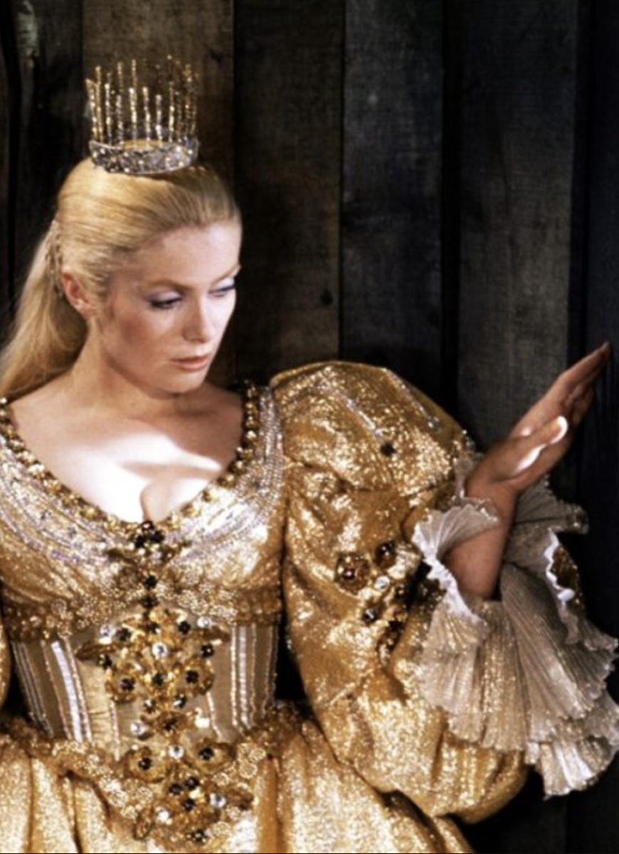 10 Best Gold Costumes From Fantasy/Sci-Fi Movies