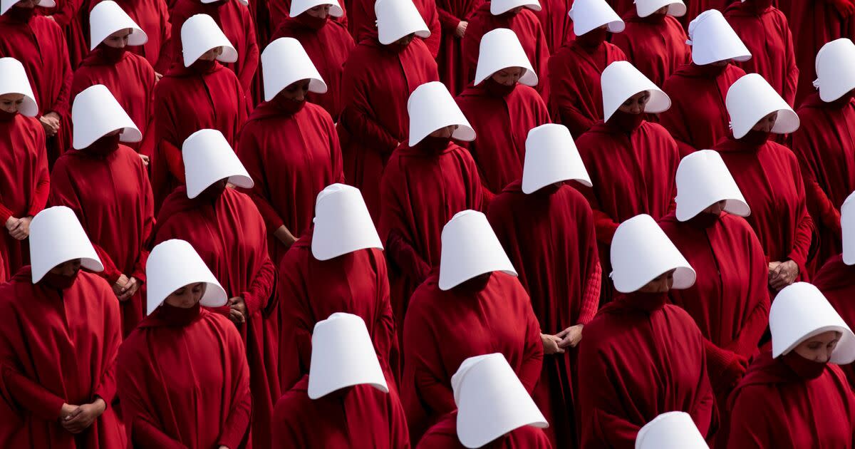 Book Review: The Handmaid's Tale - Resemblance To George Orwell's 1984 ...