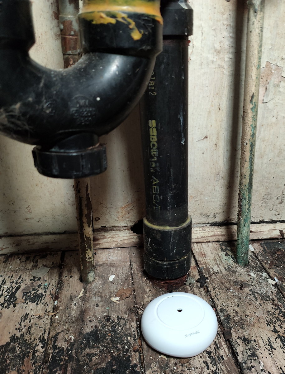 Review of the X-Sense Wi-Fi Water Leak Detection System - Dengarden