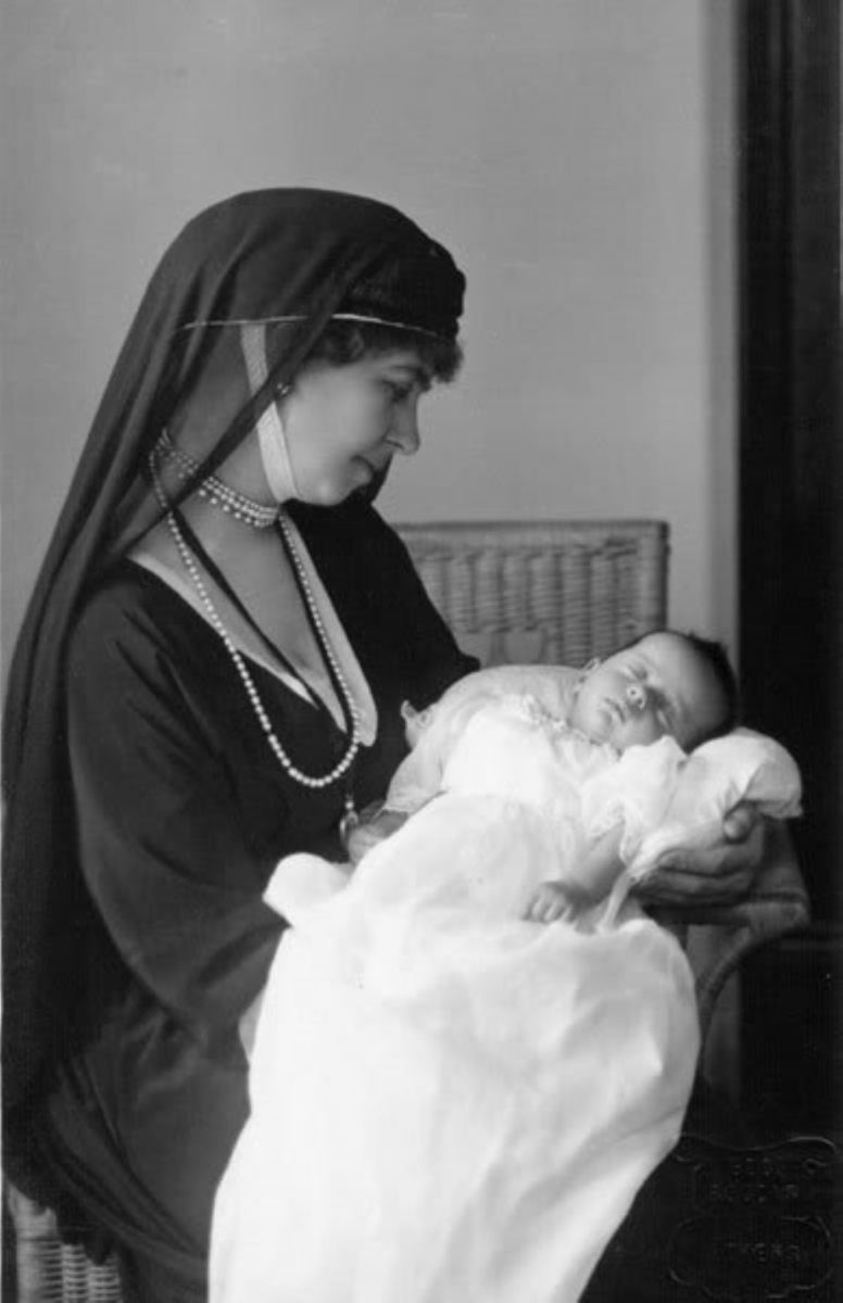 Queen Sophia of Greece with her granddaughter Alexandra in 1921 before King Constantine I recognised her as legitimate.
