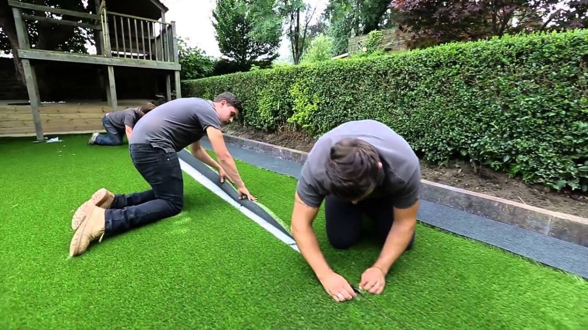 How to Install Artificial Grass for Homeowners StepbyStep HubPages