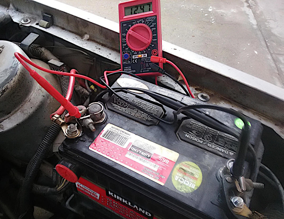 Dead Car Battery: Symptoms and What to Do - AxleAddict