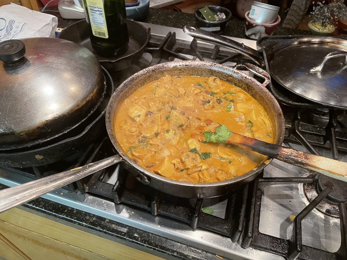 Tomato and Cashew Sauce Chicken Curry With Mushrooms Recipe - Delishably