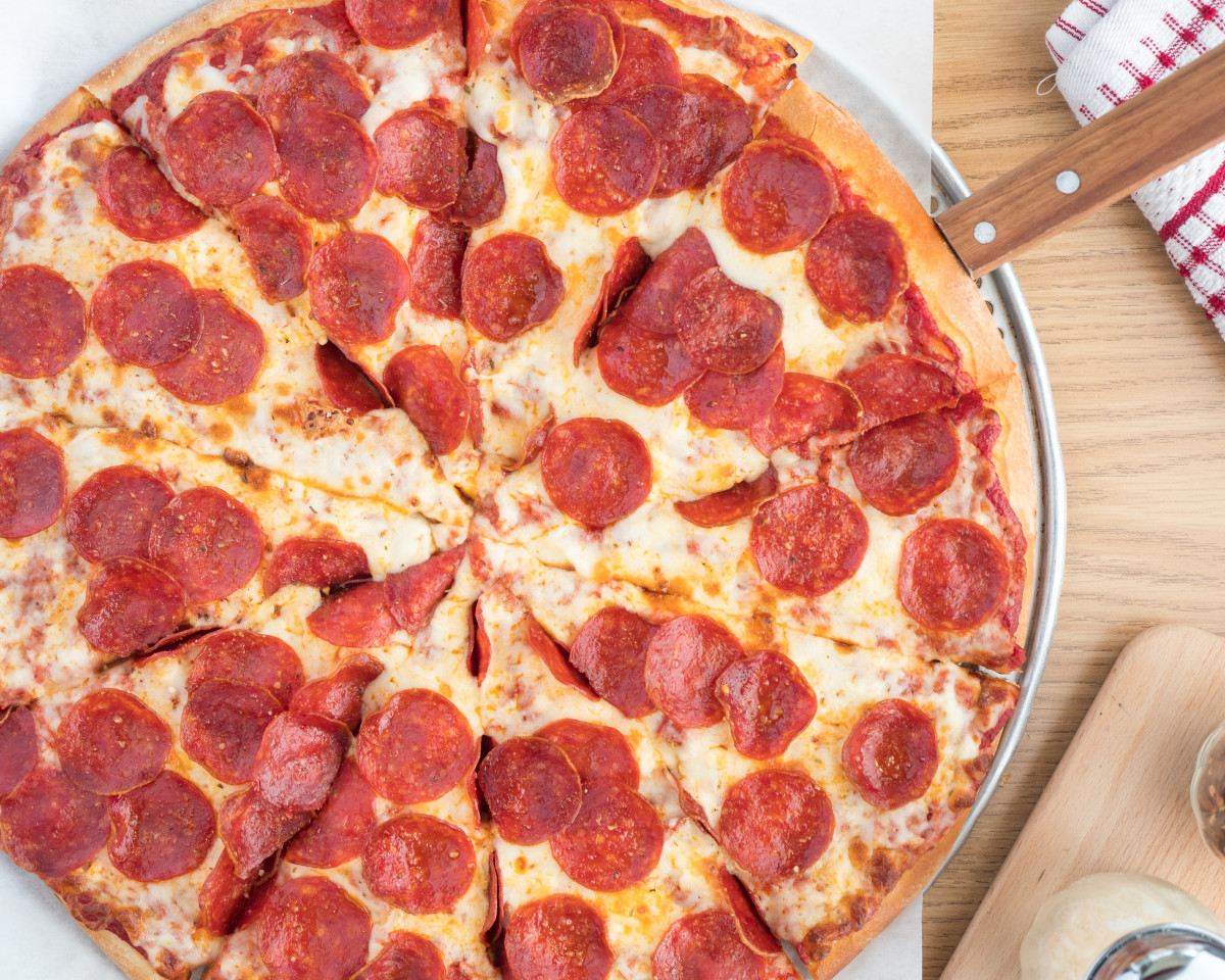 New Swine-Fighter Pizza at New Jersey Pizza Joint Is Heartburn Waiting to  Happen - Delishably News