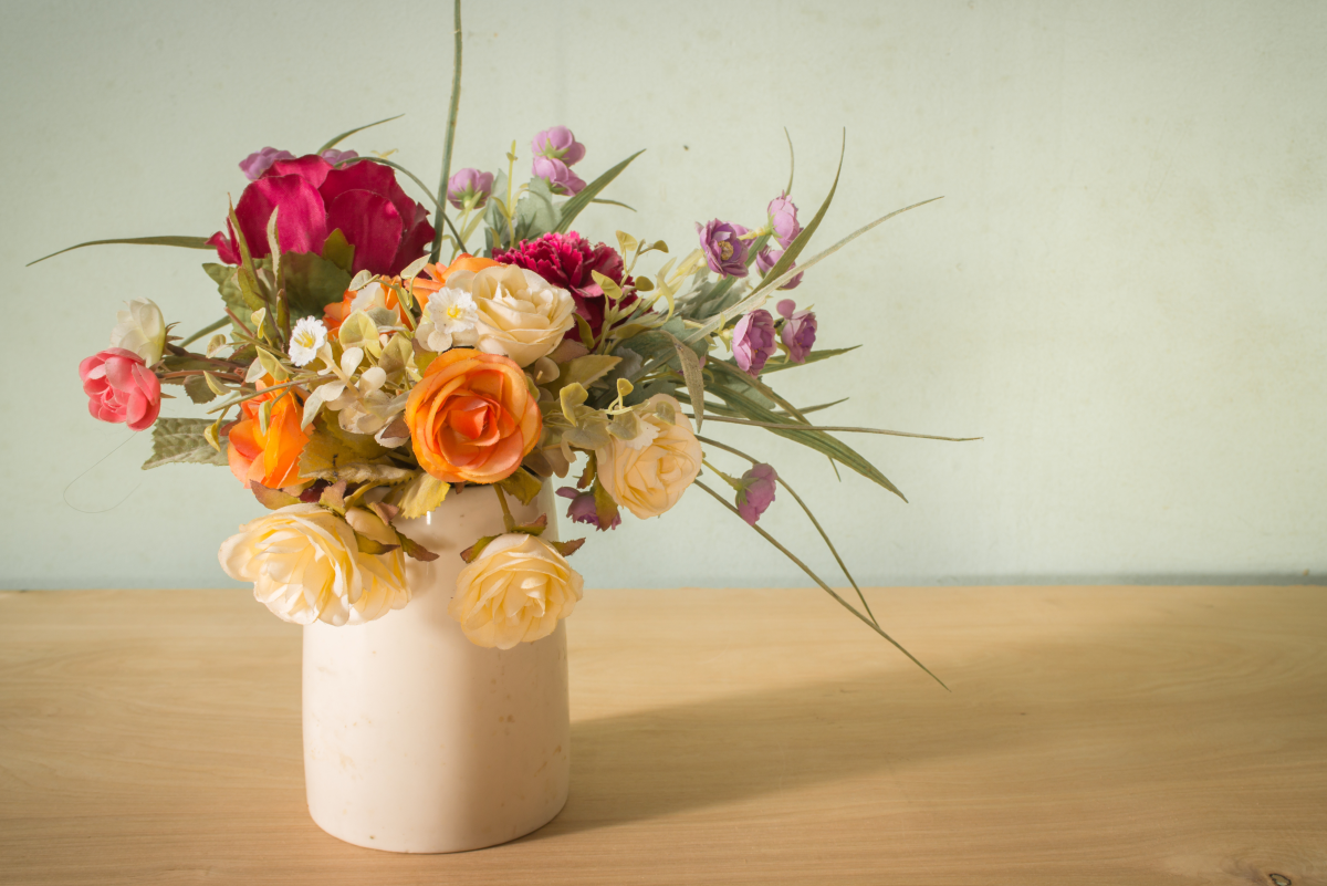 How to cut flower stems  Did you know? Cutting your stems correctly can  really help extend the vase-life of your flowers! Cut a clean, sharp angle  so they can draw up