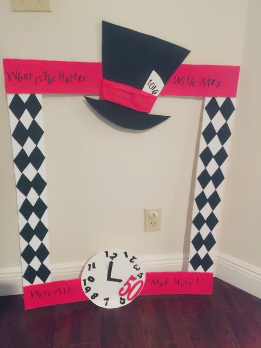 Card arch for Alice in Wonderland party