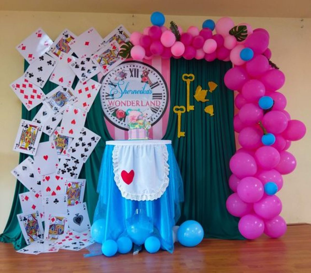 Alice in Wonderland Birthday Party Set, Party Package