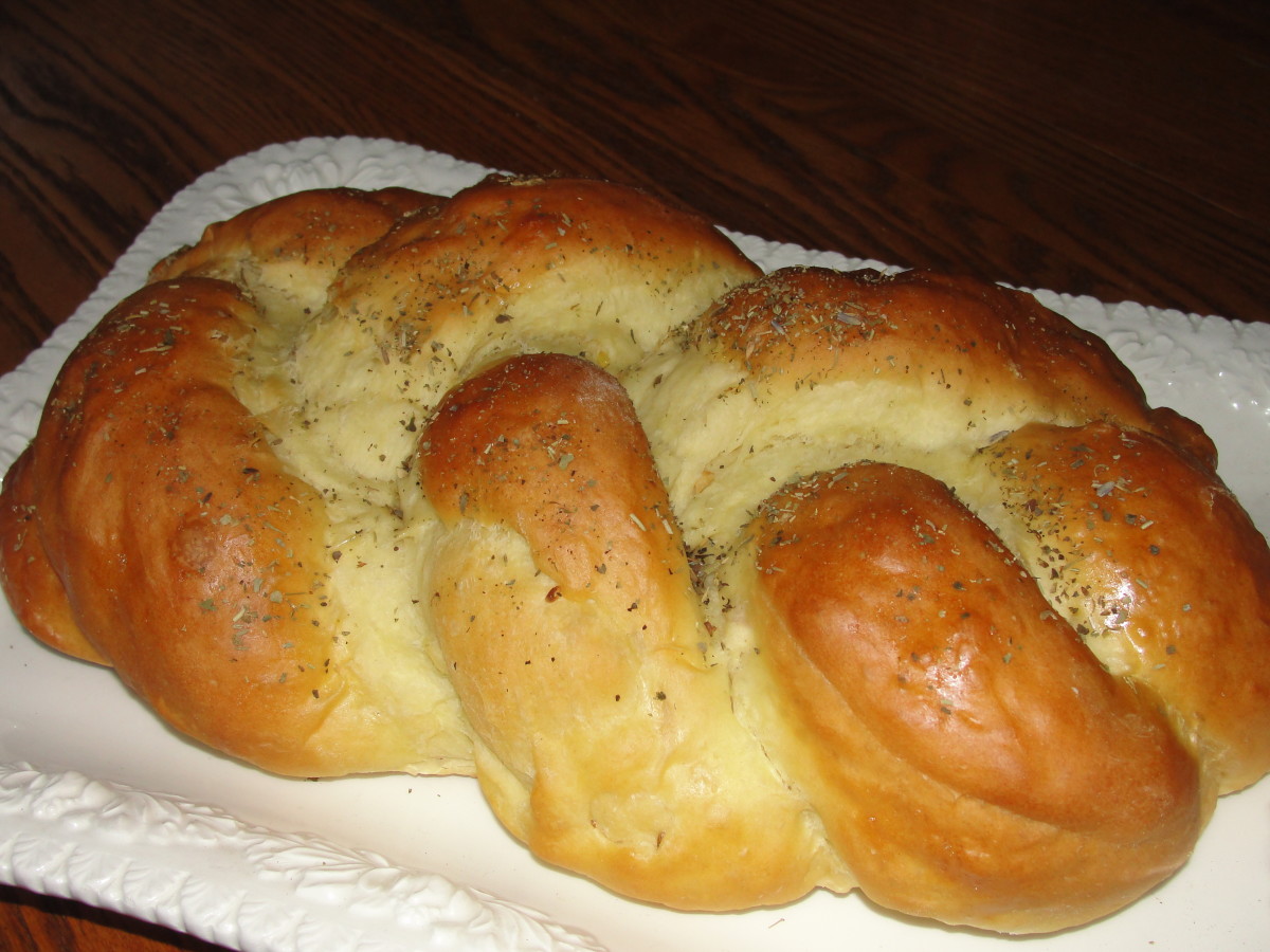 Exploring Challah: Fables, Facts, and 10 Recipes for the Famous Jewish Bread