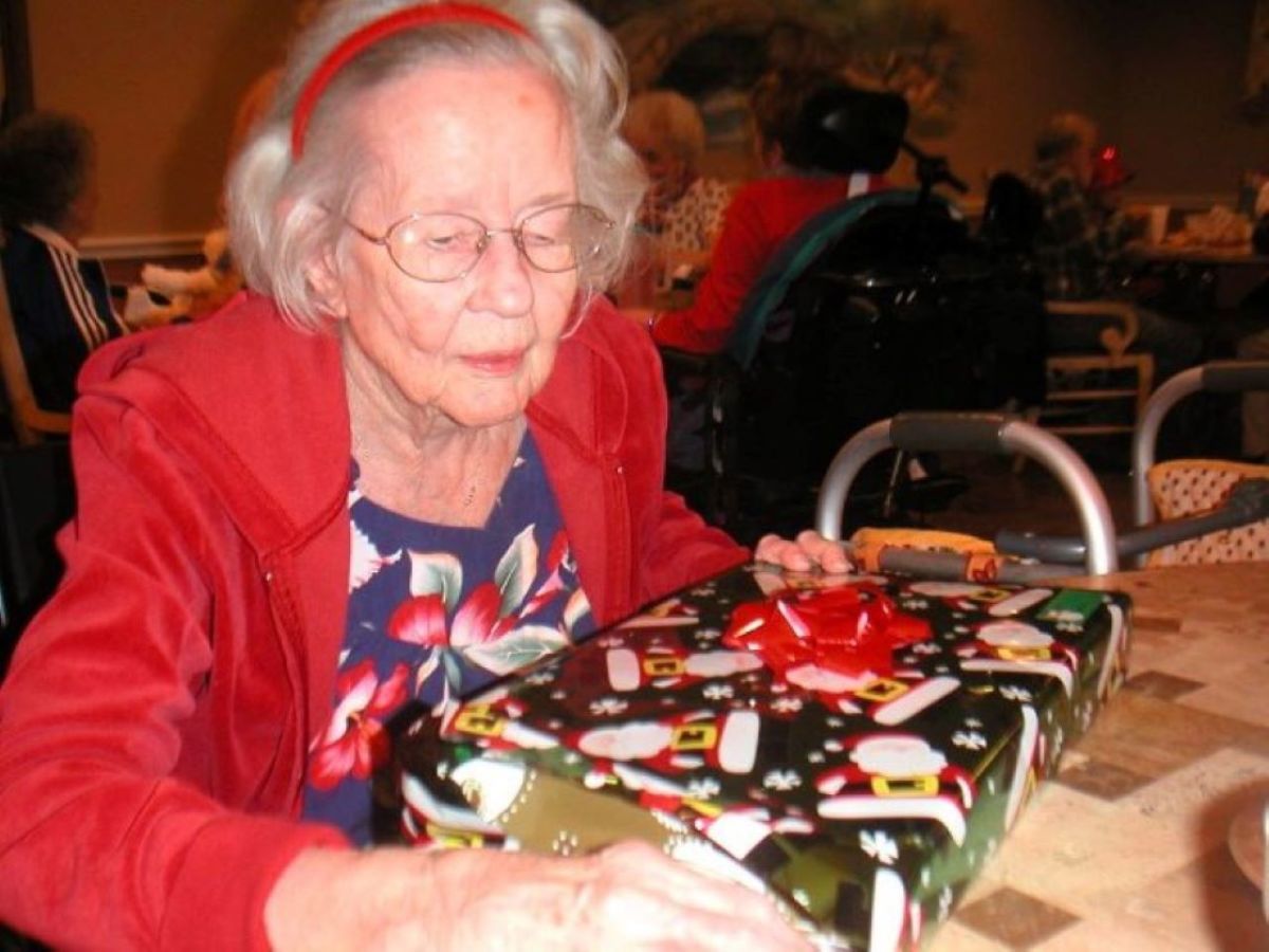 50+ Gift Ideas for Nursing Home Residents