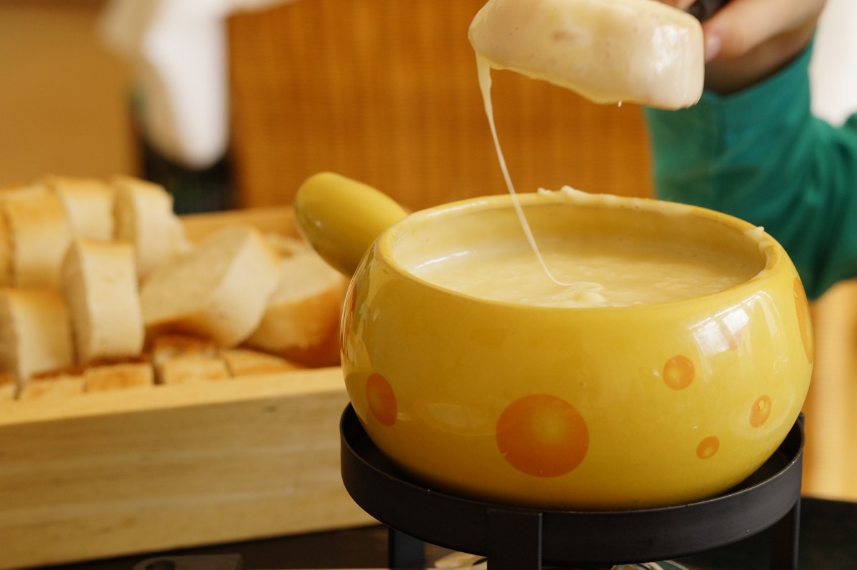 Exploring Cheese Fondue: History, Fun Facts, and 8 Recipes