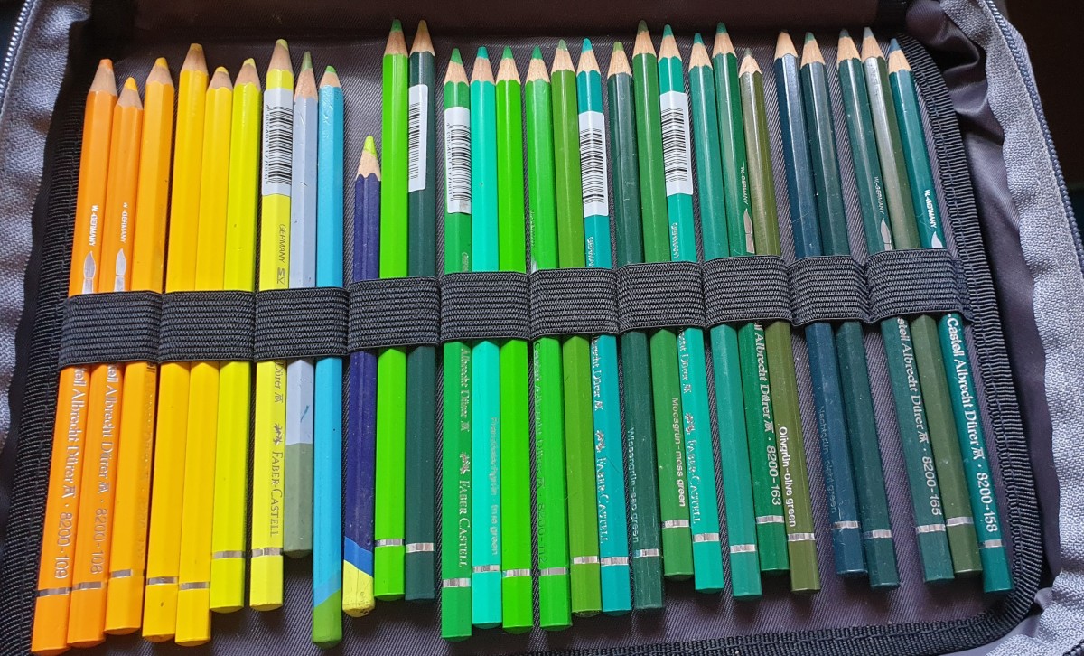 Coloring pencil set with Double G in multicolor