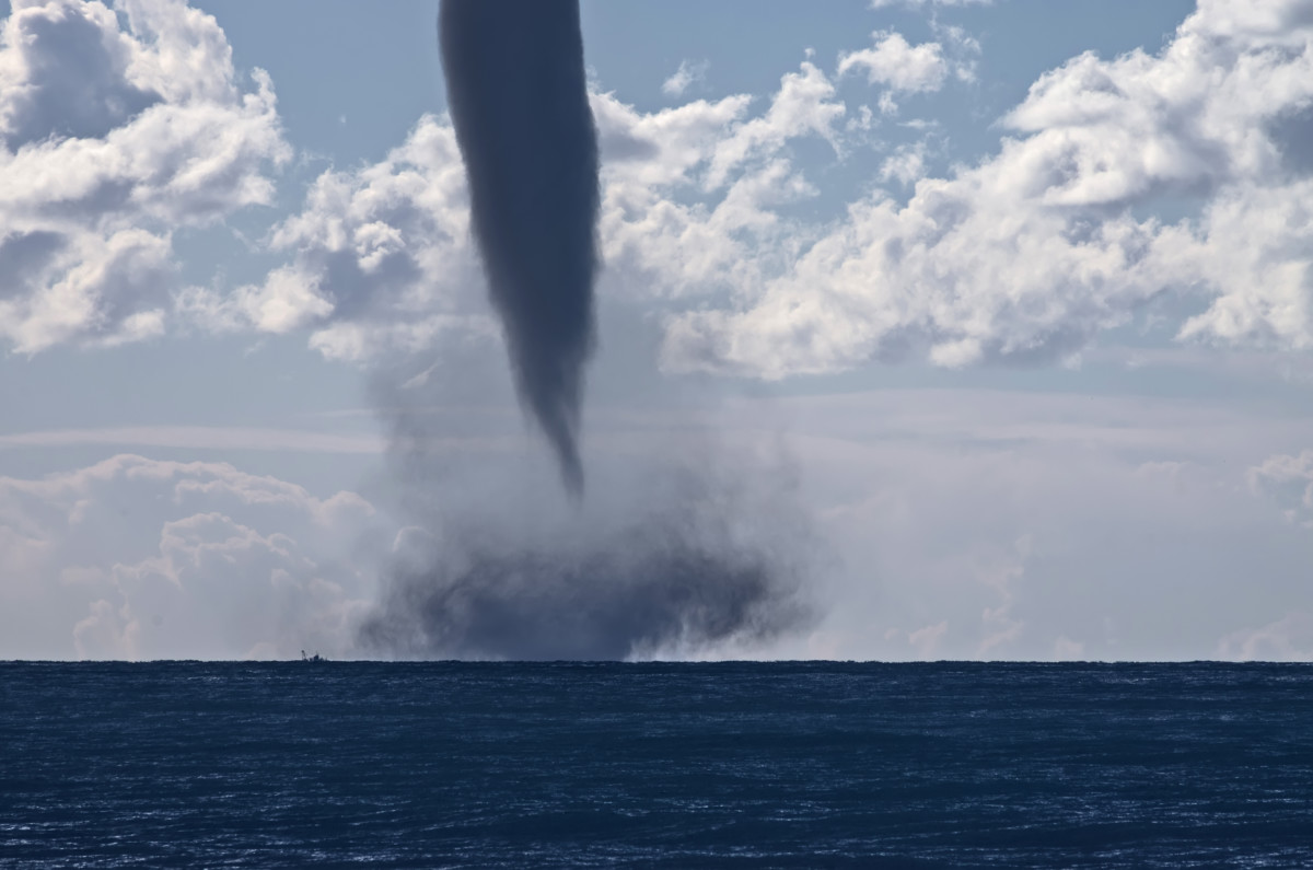 That’s Not a UFO, It’s a Tornado - HubPages