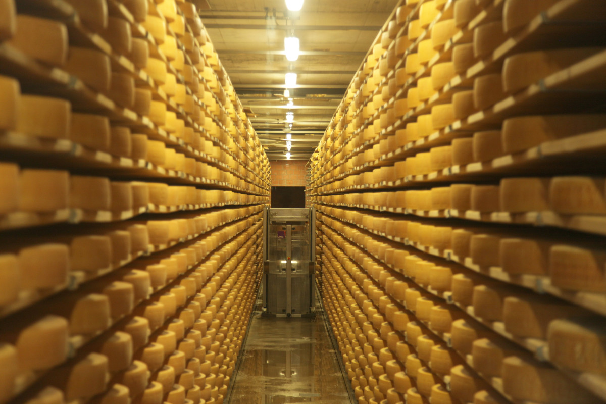 TikToker Spills the Tea on 'Cheese Caves' in the US and People Are Mind
