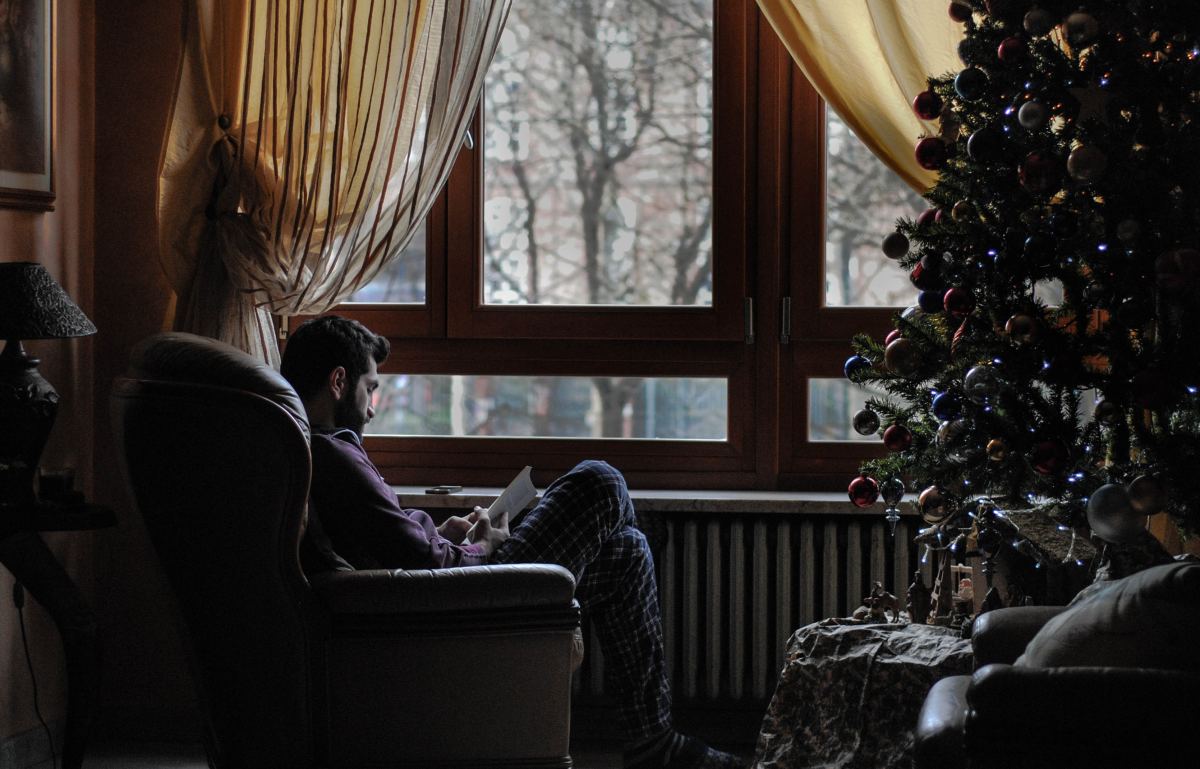 How to Reach Out to Someone Who May Be Alone for the Holidays