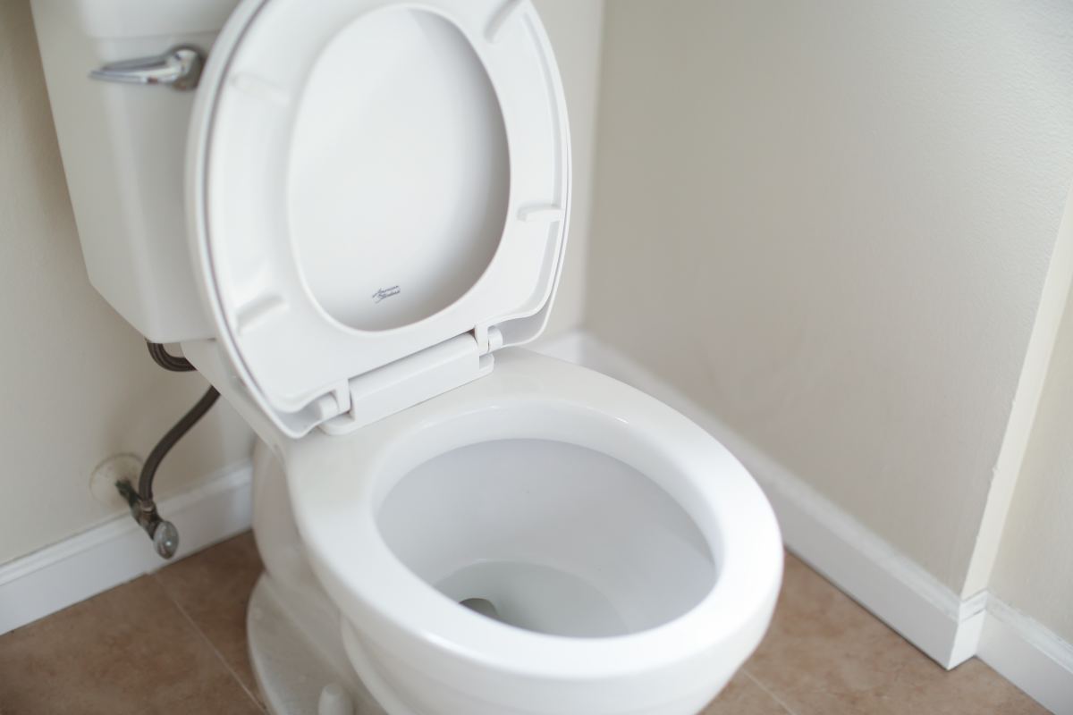 How to Save Water With a Low-Flow Toilet