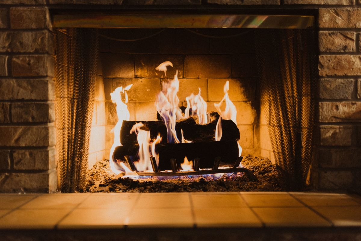 Choosing Between the Different Types of Fireplace Grates