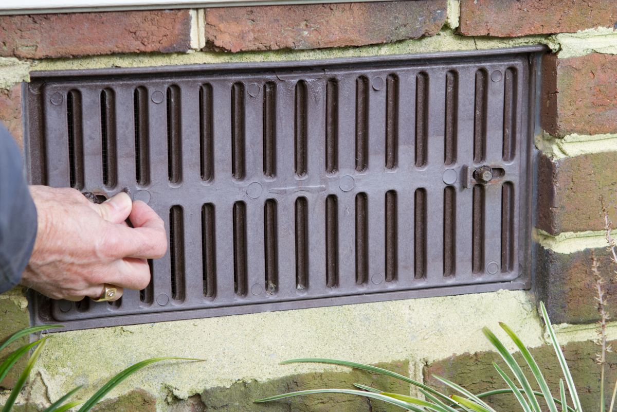 How to Replace Foundation Vents in 2 Easy Steps