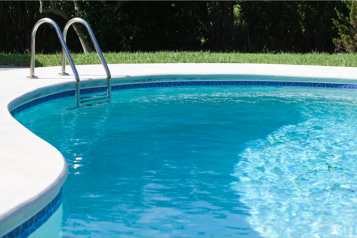 How to Clean a Cartridge Filter If Your Pool is Green and Cloudy