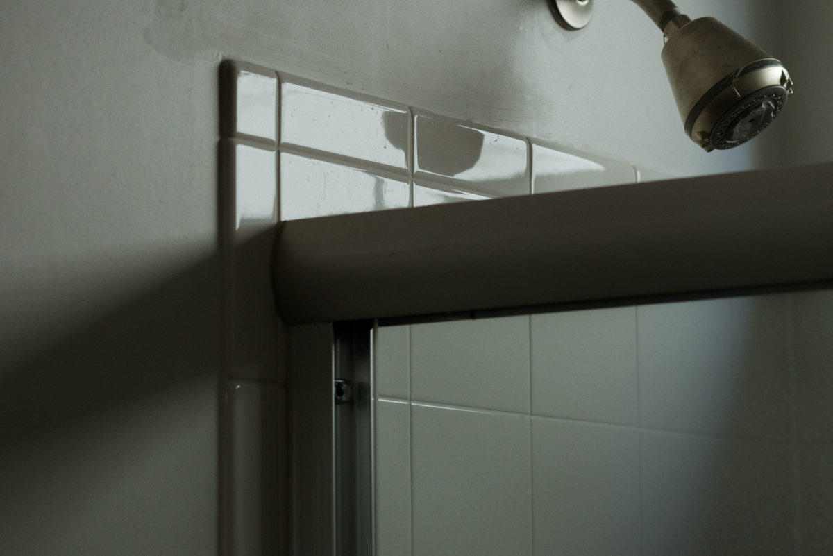 DIY Guide to Remove Shower Doors From a Bathtub