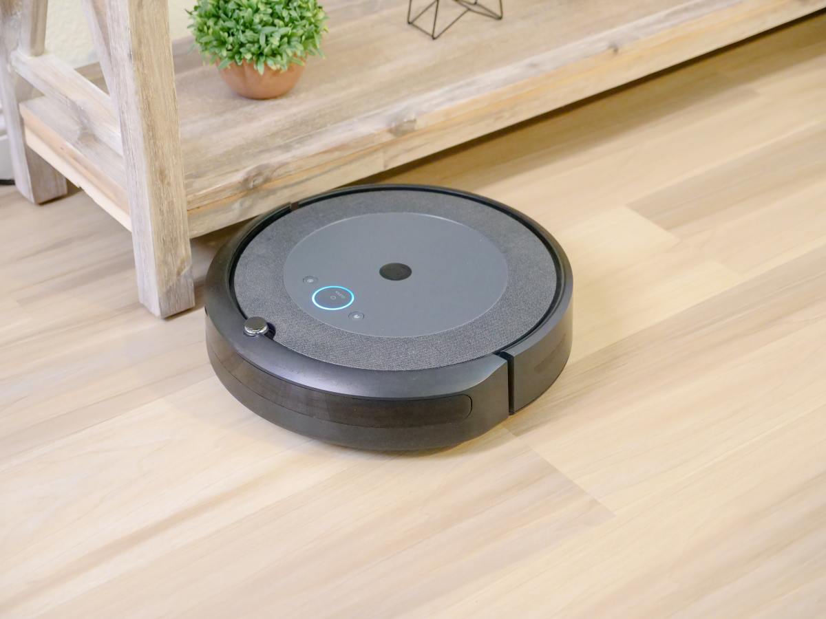 Roomba Won't Charge? Here's How to Fix It