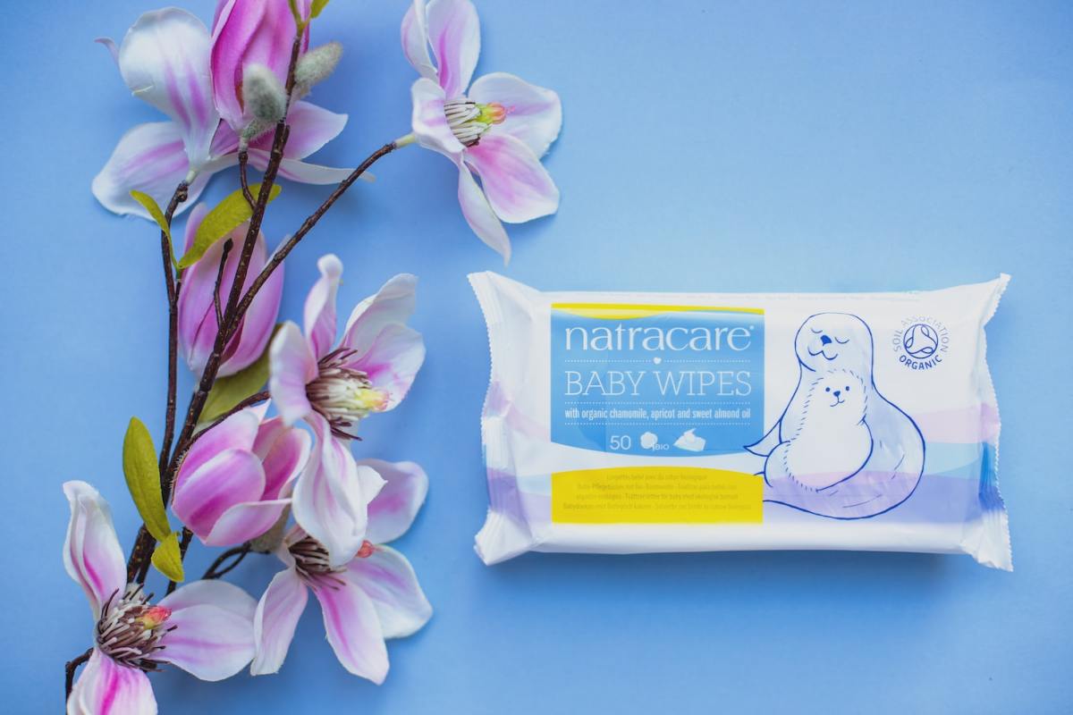 13+ Unexpected Household Uses for Baby Wipes