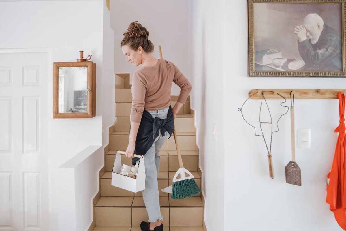 The Best Way to Clean Your House: Schedule and Tips