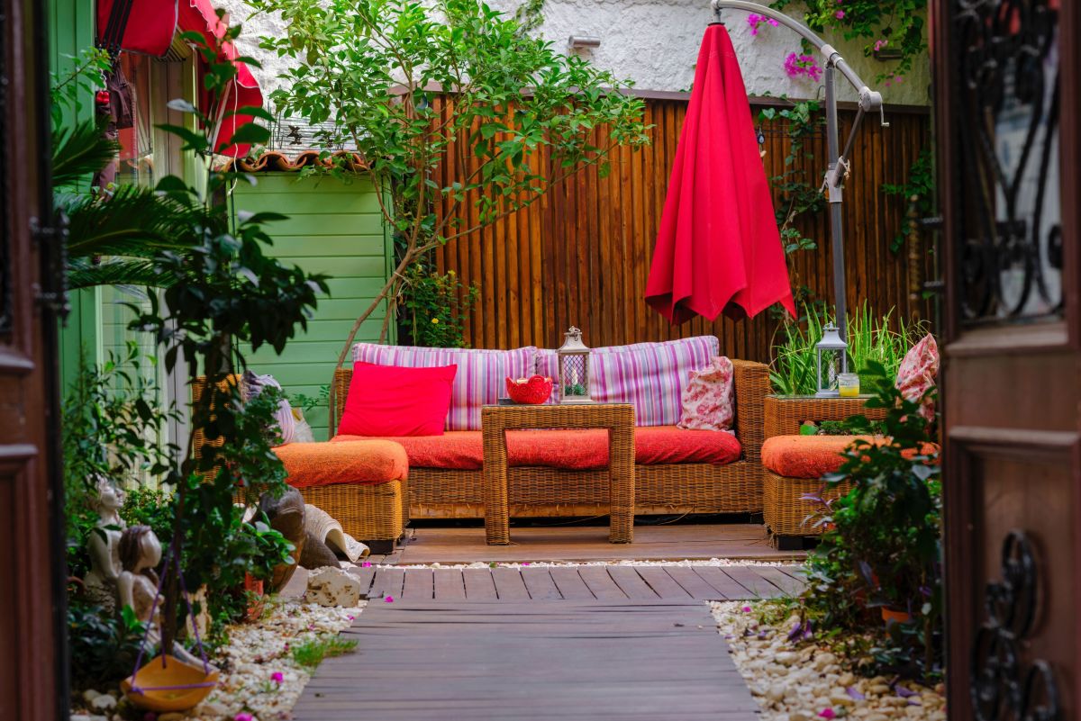 20 Outdoor Projects to Beautify Your Home for Summer